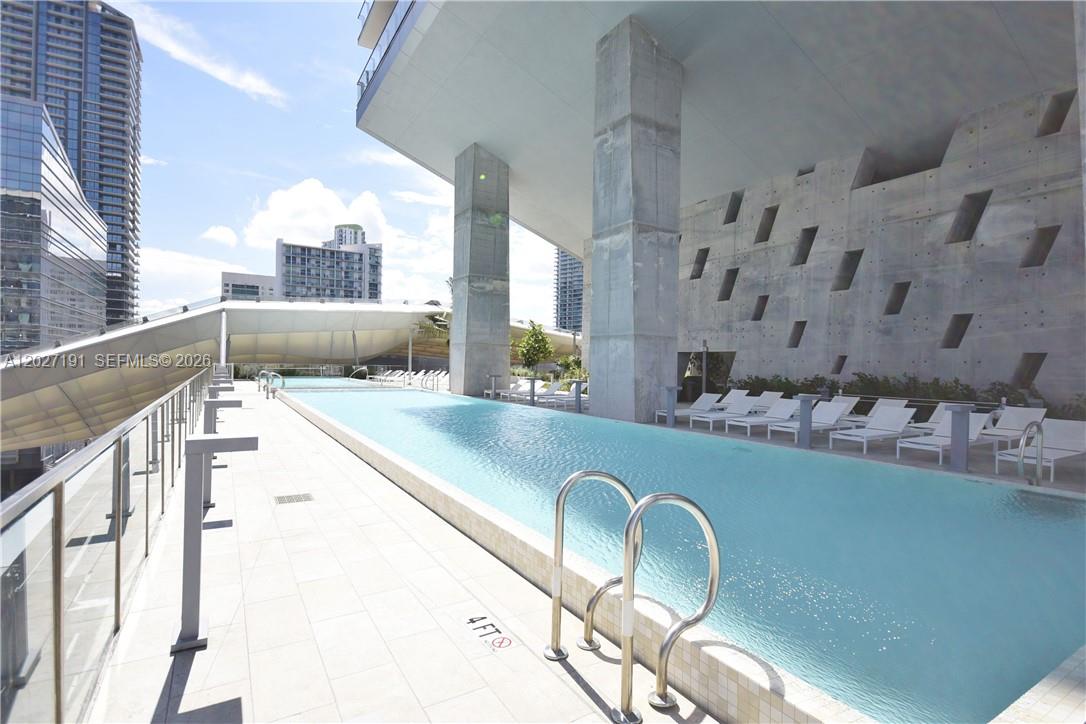 68 SE 6th St #2812, Miami FL 33131