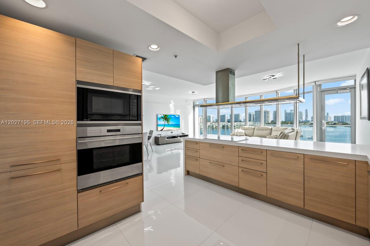 17301 Biscayne Blvd #811, North Miami Beach FL 33160