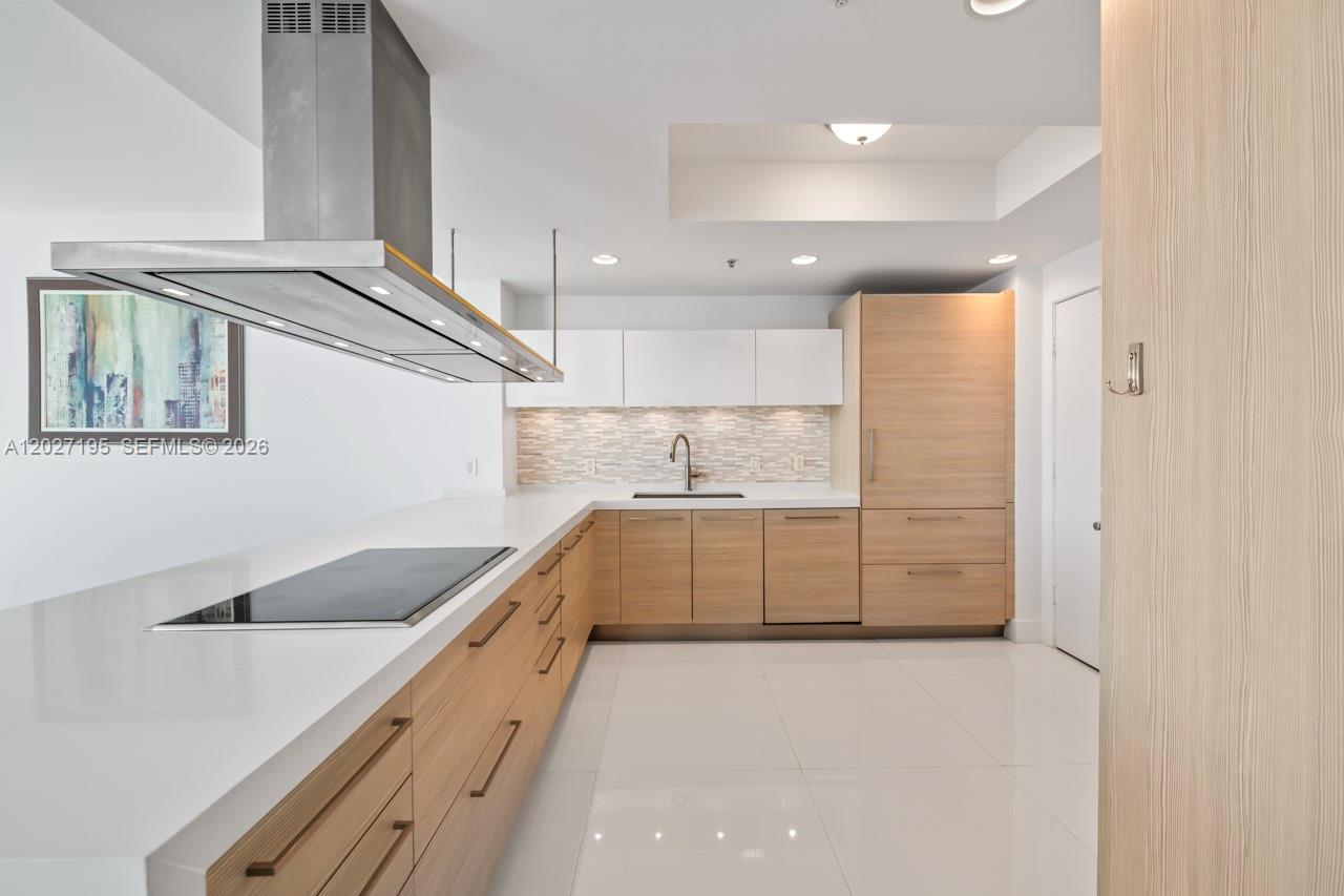 17301 Biscayne Blvd #811, North Miami Beach FL 33160