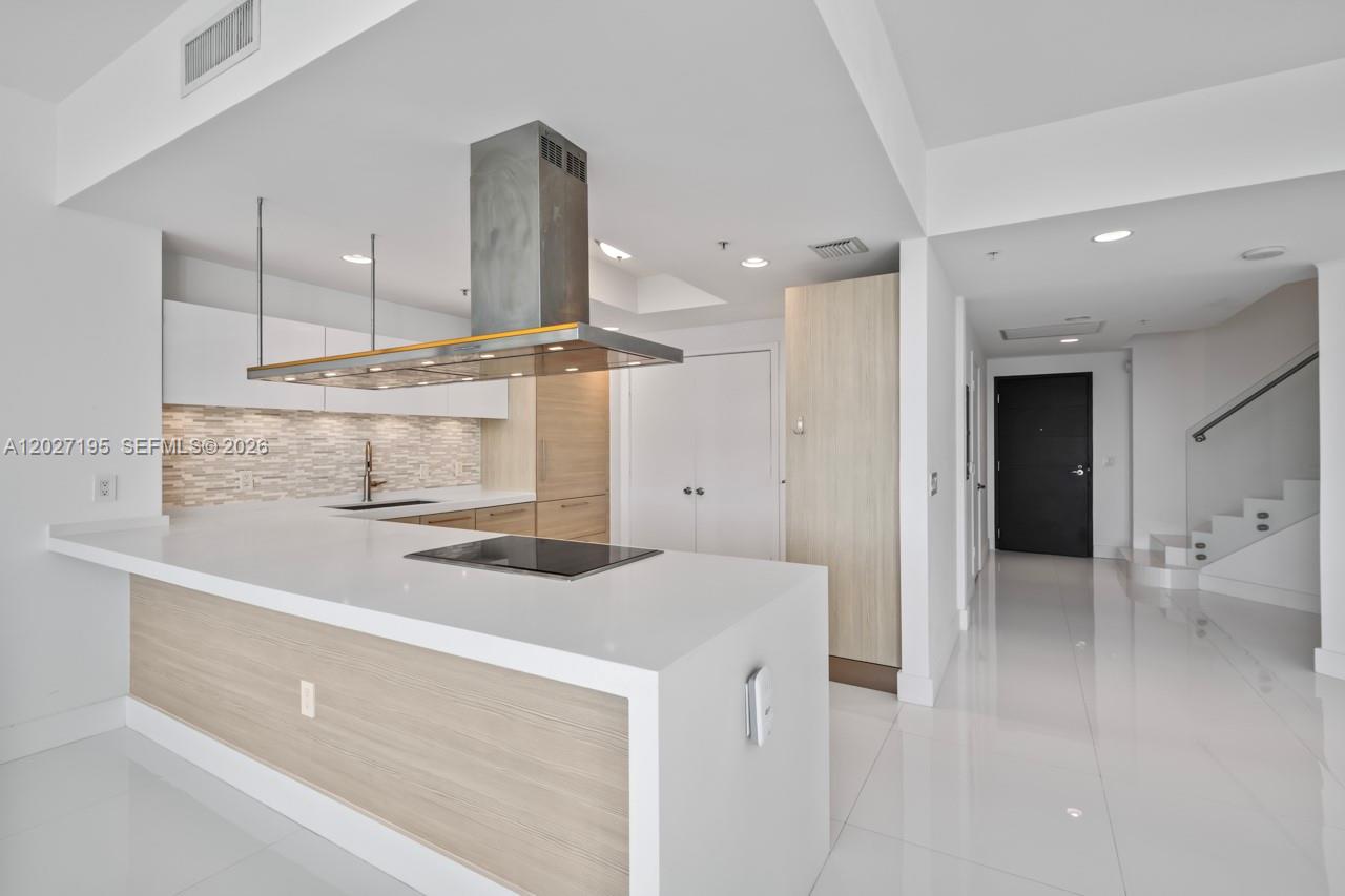 17301 Biscayne Blvd #811, North Miami Beach FL 33160