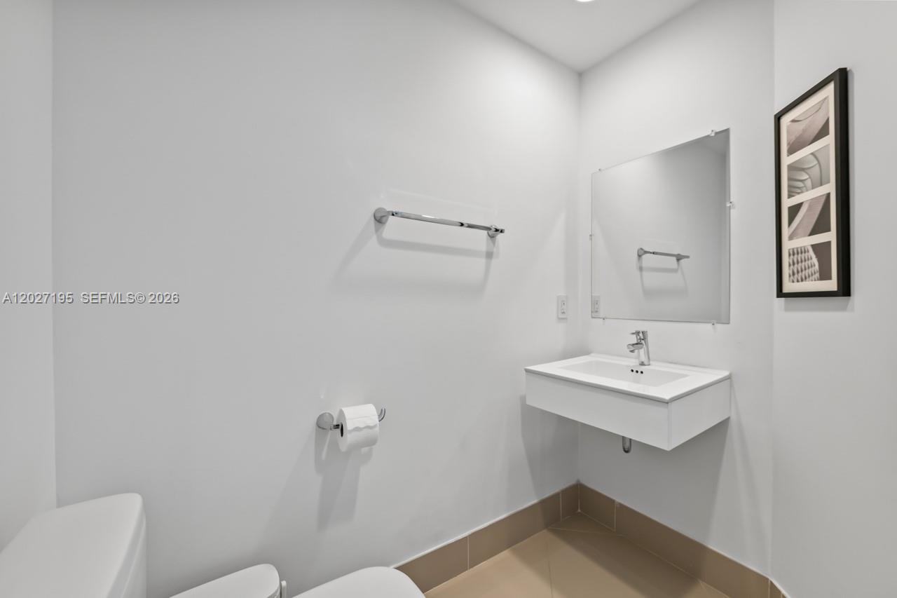 17301 Biscayne Blvd #811, North Miami Beach FL 33160