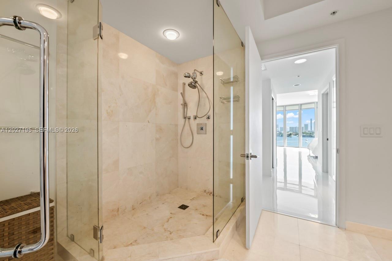 17301 Biscayne Blvd #811, North Miami Beach FL 33160