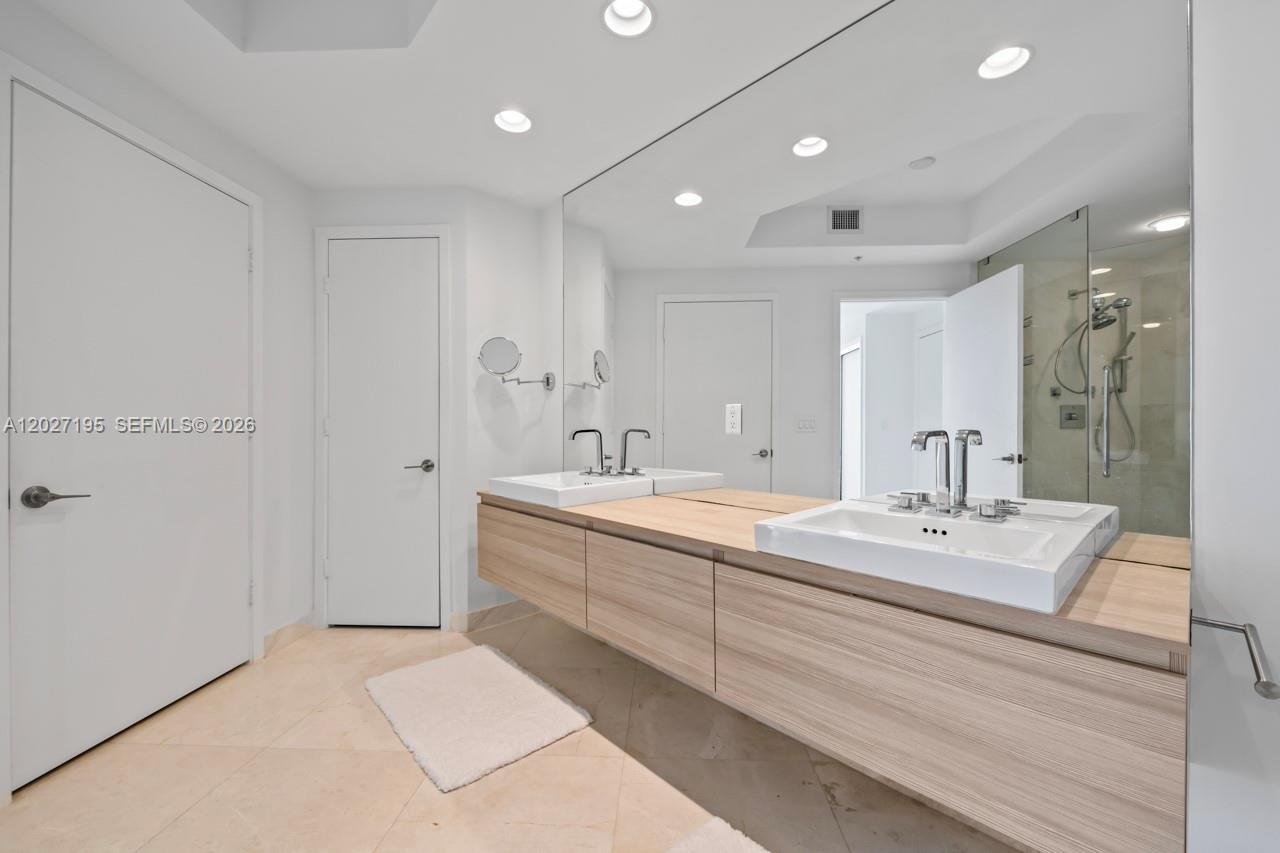 17301 Biscayne Blvd #811, North Miami Beach FL 33160