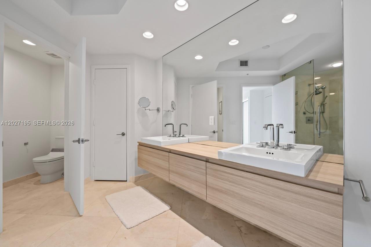 17301 Biscayne Blvd #811, North Miami Beach FL 33160