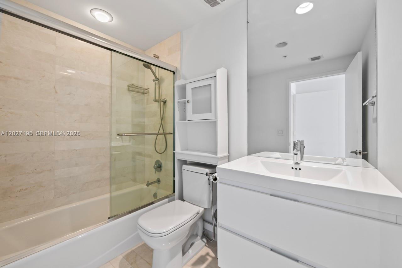 17301 Biscayne Blvd #811, North Miami Beach FL 33160