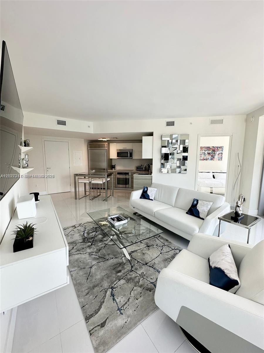 1300 Brickell Bay Dr #3101, Miami FL 33131