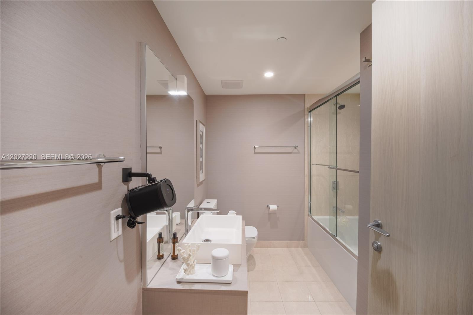 1000 Brickell Plz #3705, Miami FL 33131