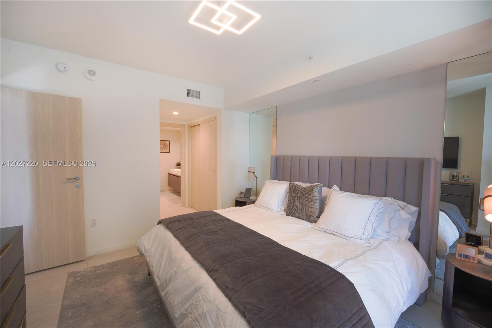 1000 Brickell Plz #3705, Miami FL 33131