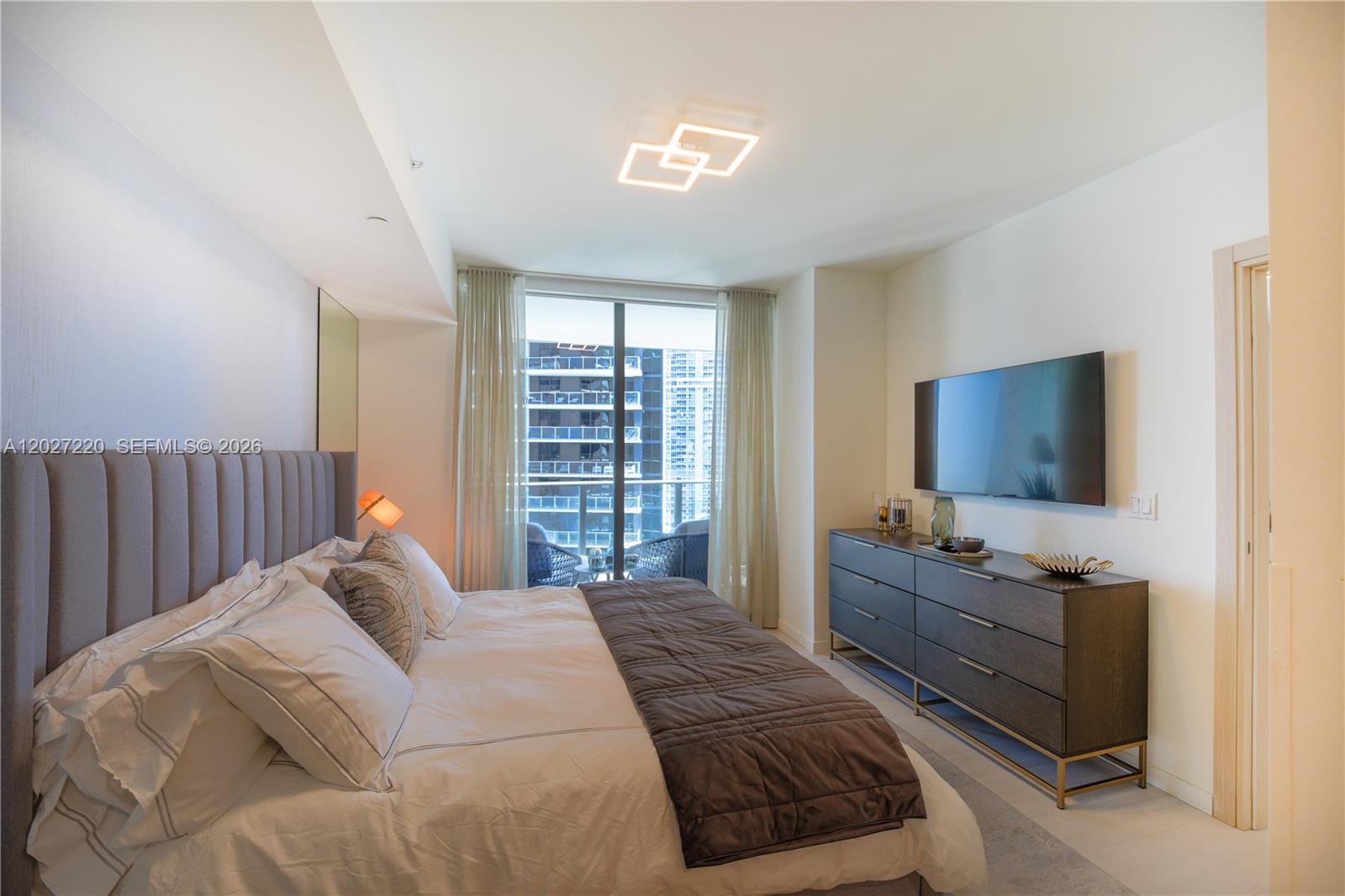 1000 Brickell Plz #3705, Miami FL 33131