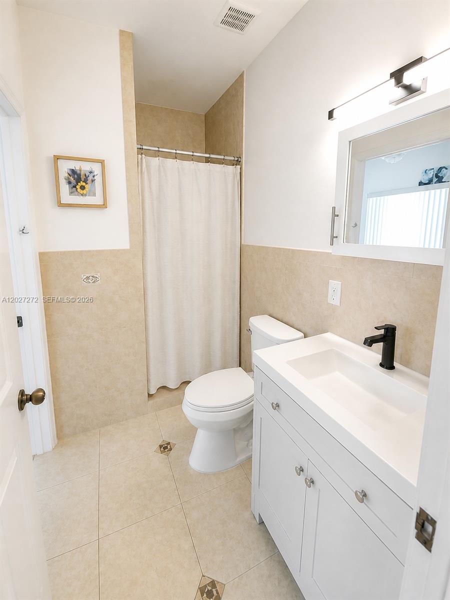 1101 NE 2nd St, Hallandale Beach FL 33009