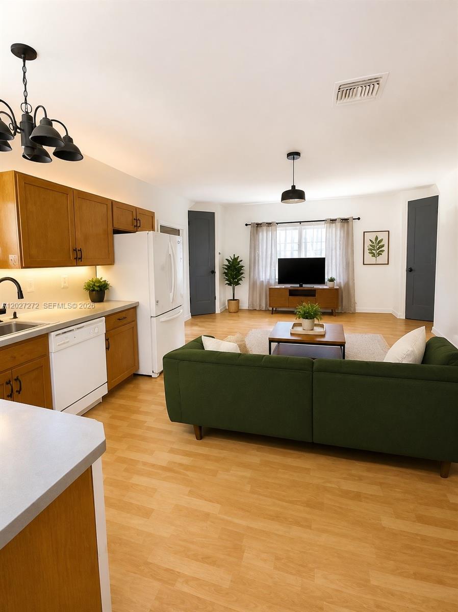1101 NE 2nd St, Hallandale Beach FL 33009