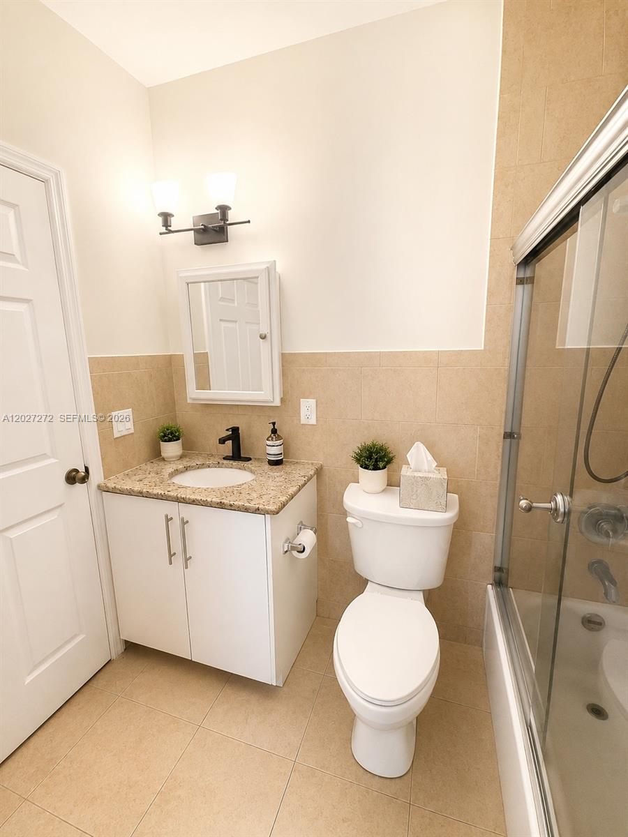 1101 NE 2nd St, Hallandale Beach FL 33009