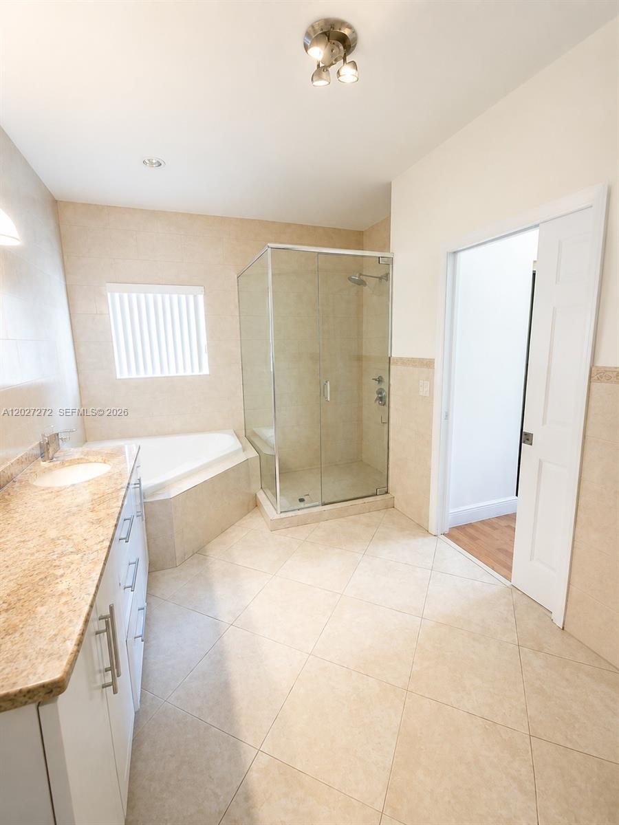 1101 NE 2nd St, Hallandale Beach FL 33009