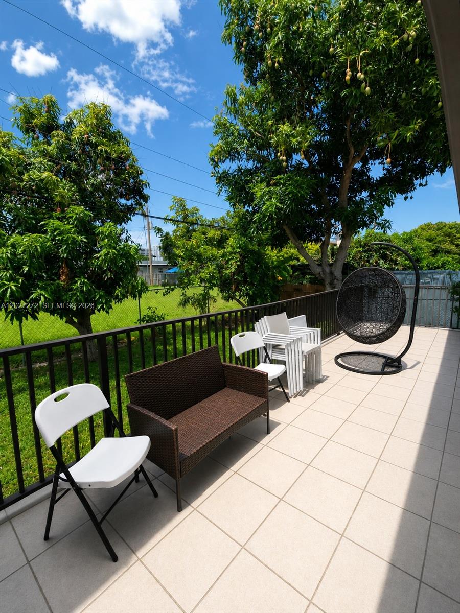 1101 NE 2nd St, Hallandale Beach FL 33009
