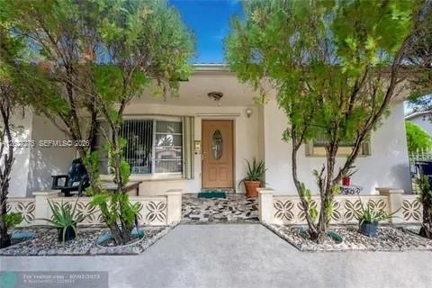 1109 NE 4th Ct, Hallandale Beach FL 33009