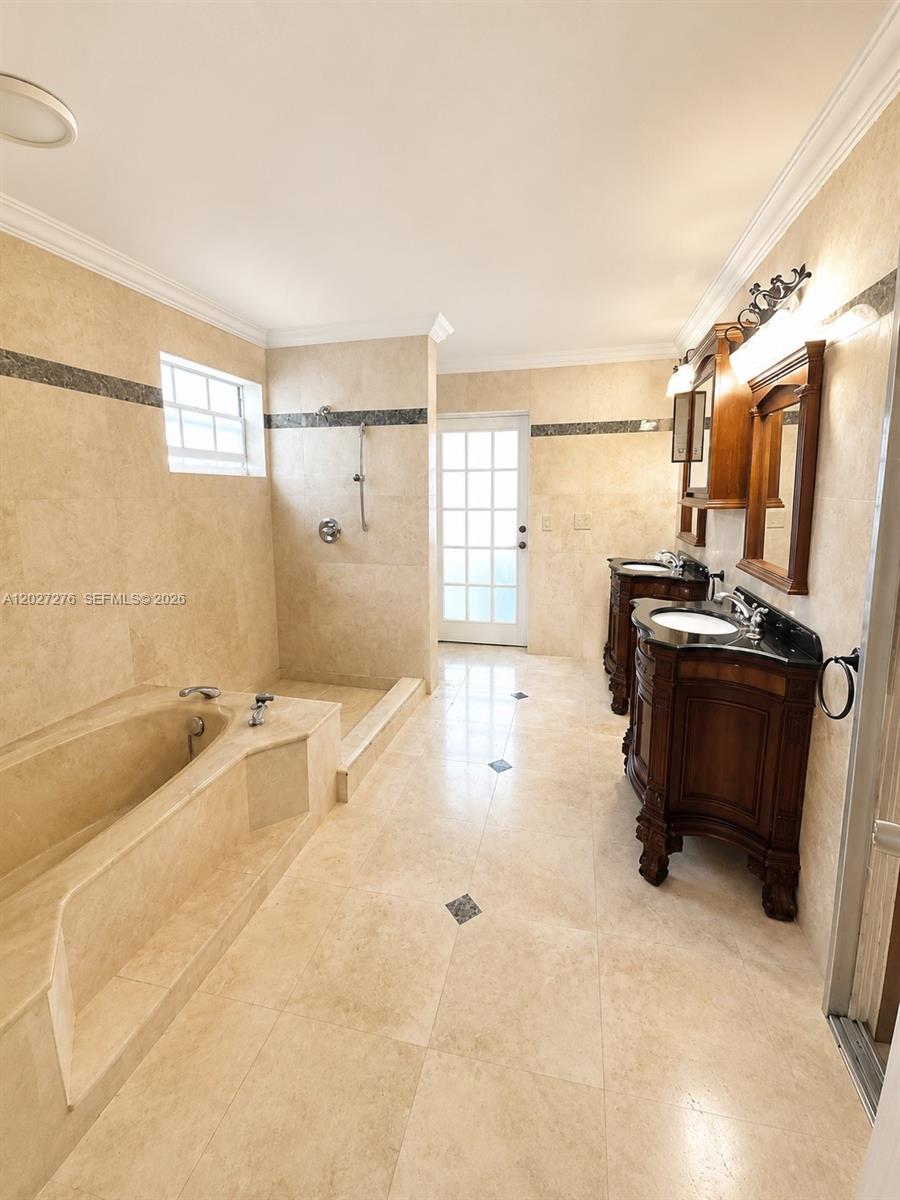 1109 NE 4th Ct, Hallandale Beach FL 33009