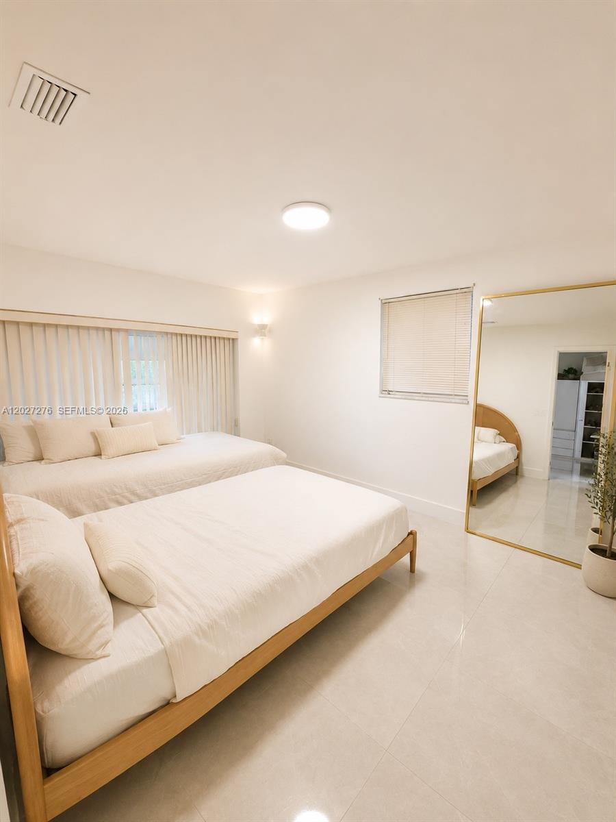 1109 NE 4th Ct, Hallandale Beach FL 33009