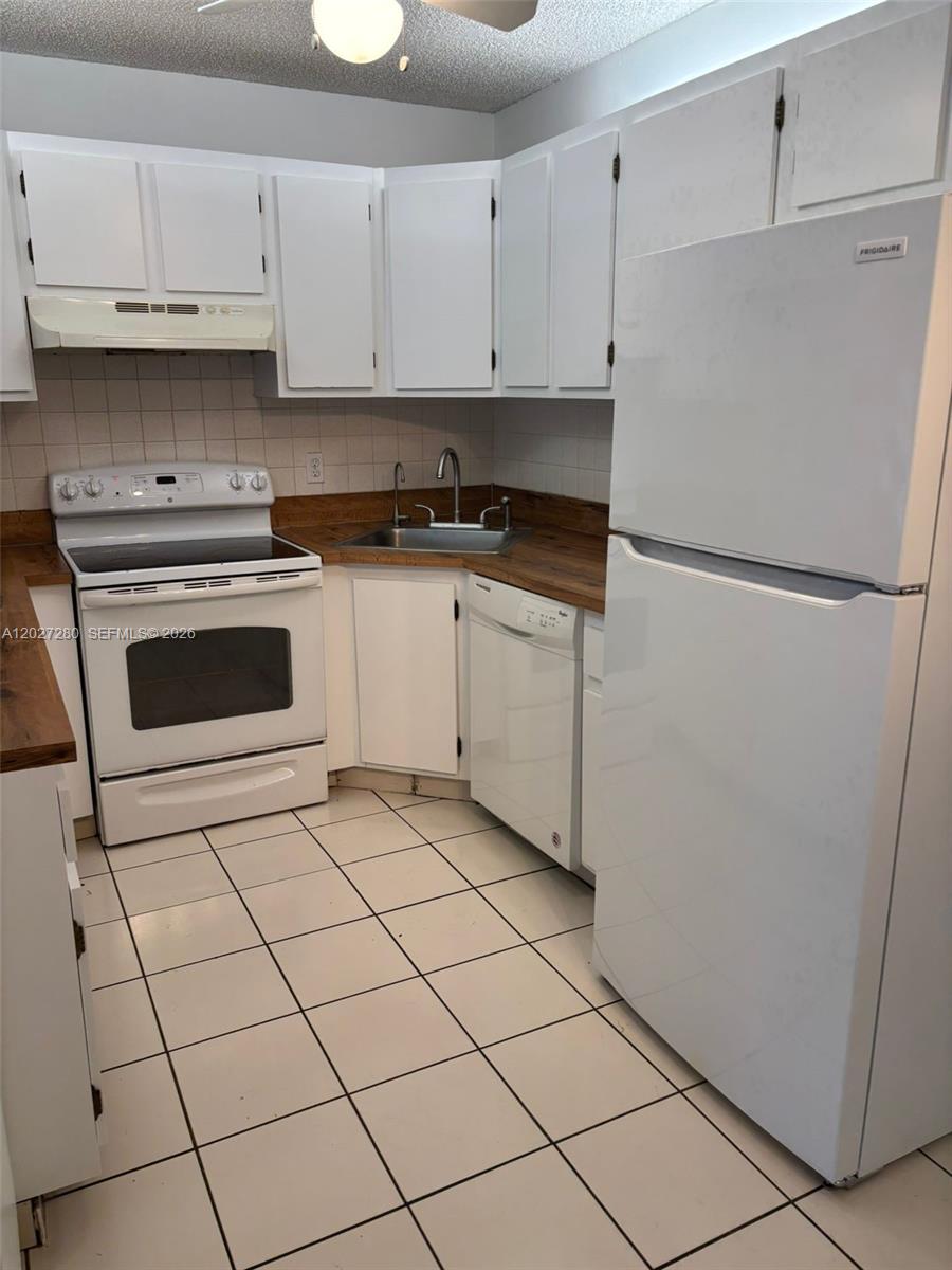 718 Sunny Pine Way #H2, Green Acres FL 33415