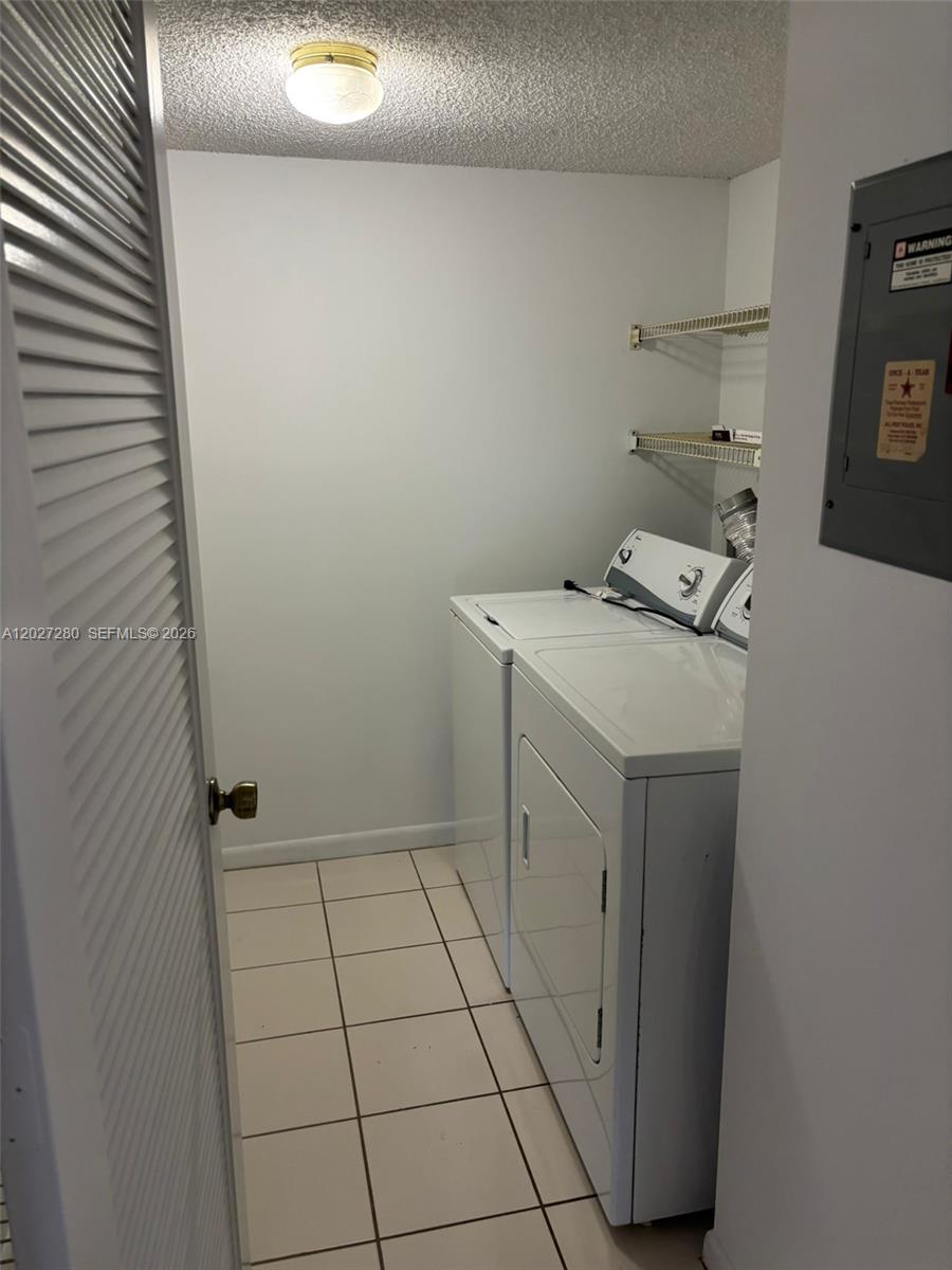 718 Sunny Pine Way #H2, Green Acres FL 33415