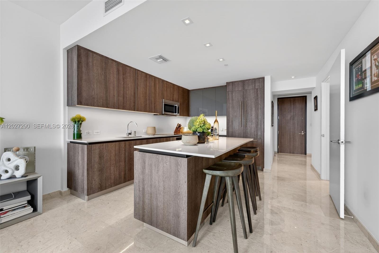 88 SW 7th St #2408, Miami FL 33130