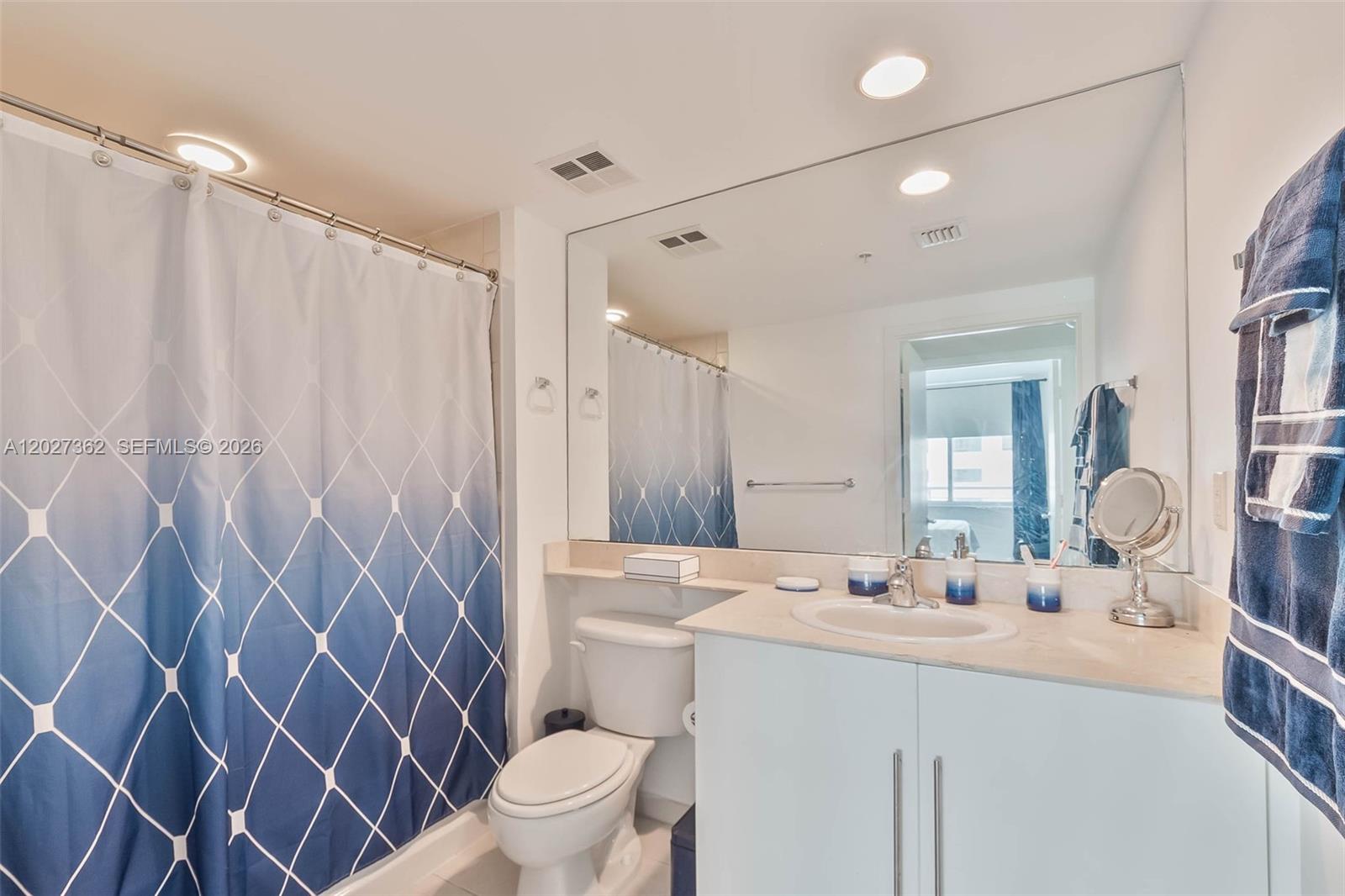 335 S Biscayne Blvd #2402, Miami FL 33131