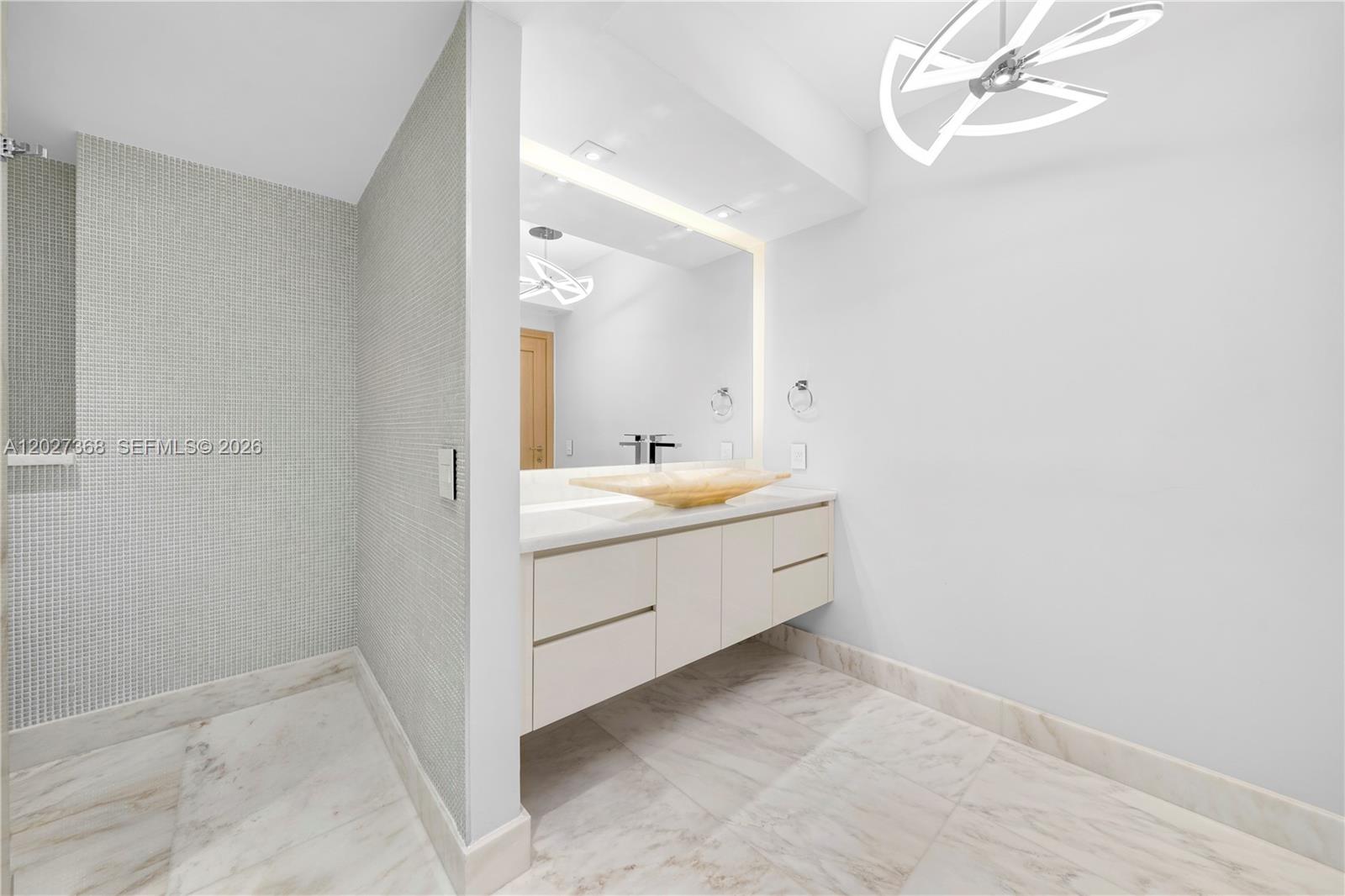 4779 Collins Ave #908, Miami Beach FL 33140