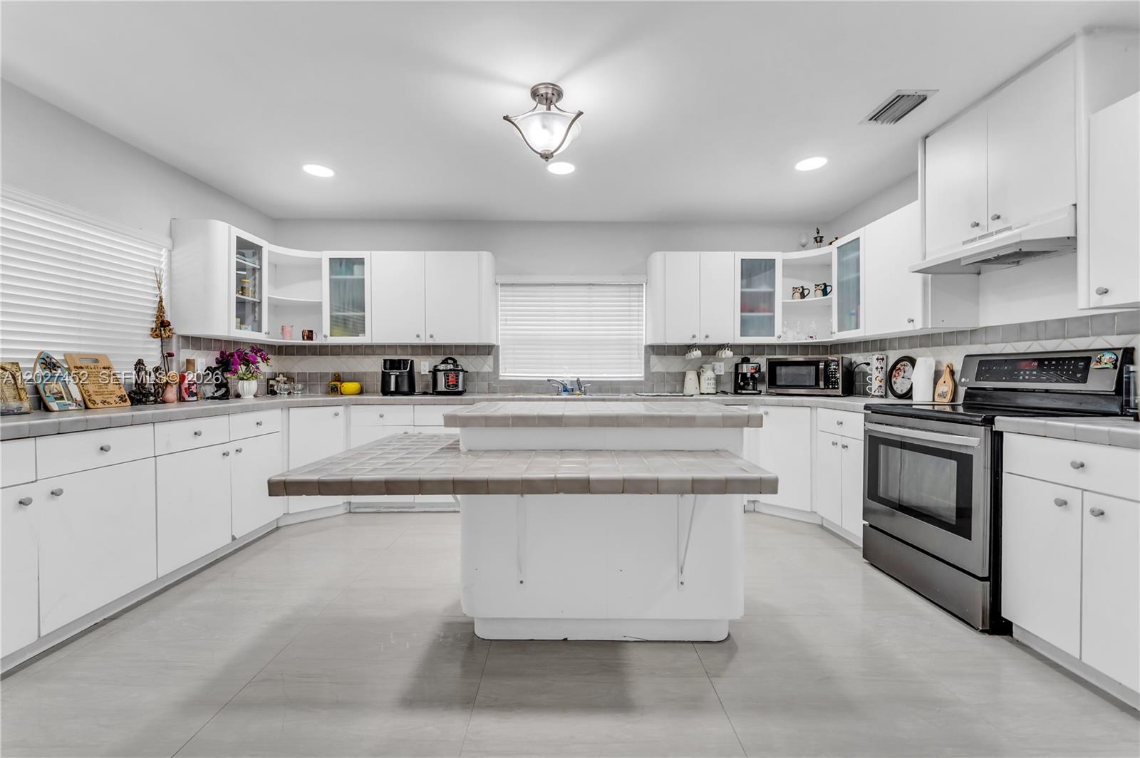 6284 SW 26th St, Miami FL 33155