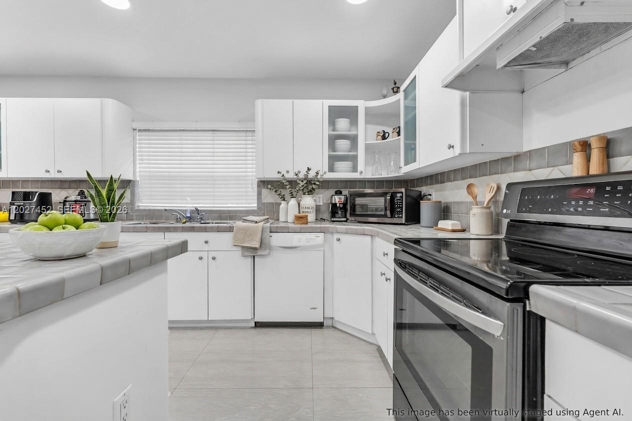 6284 SW 26th St, Miami FL 33155