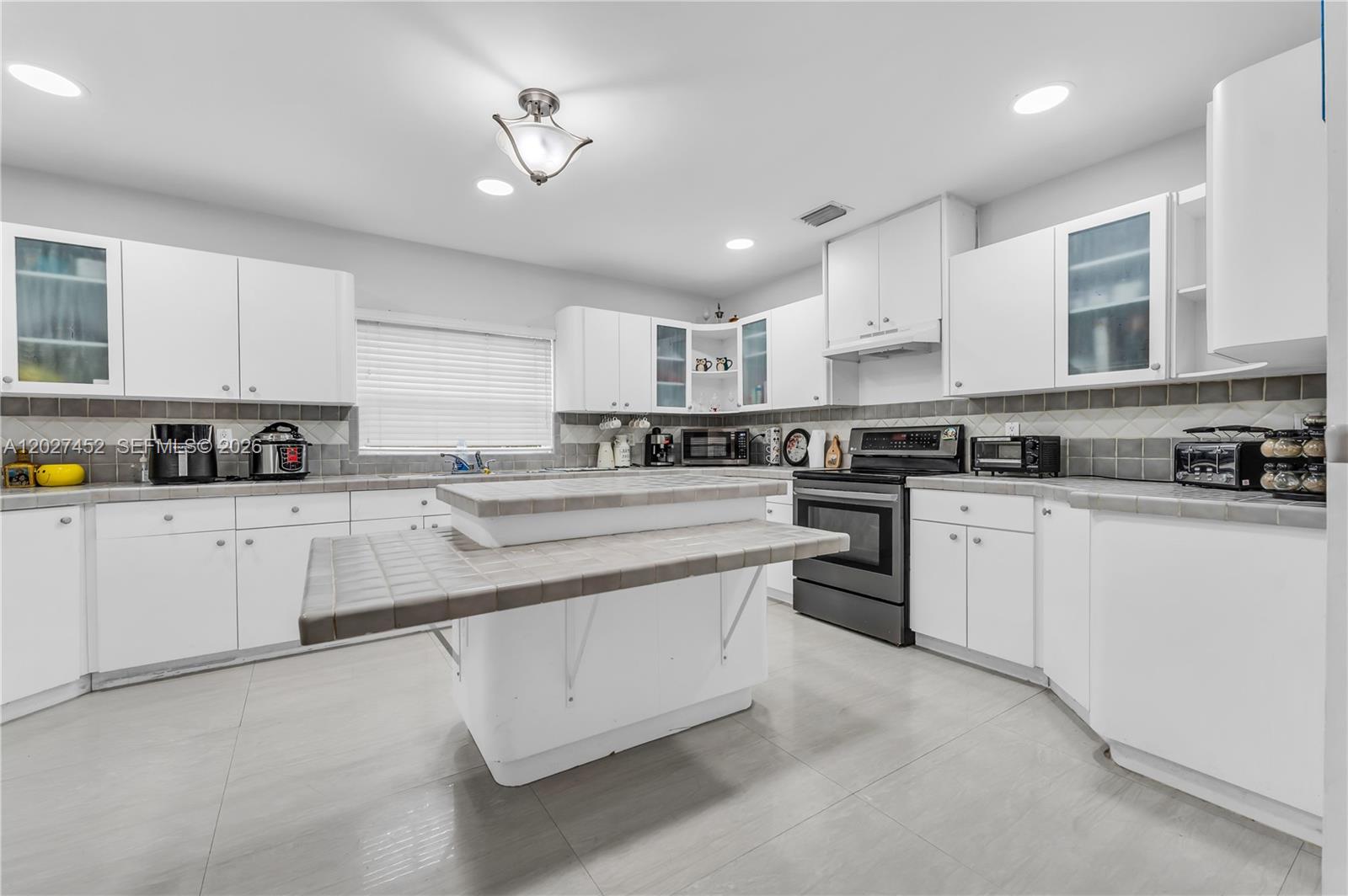 6284 SW 26th St, Miami FL 33155
