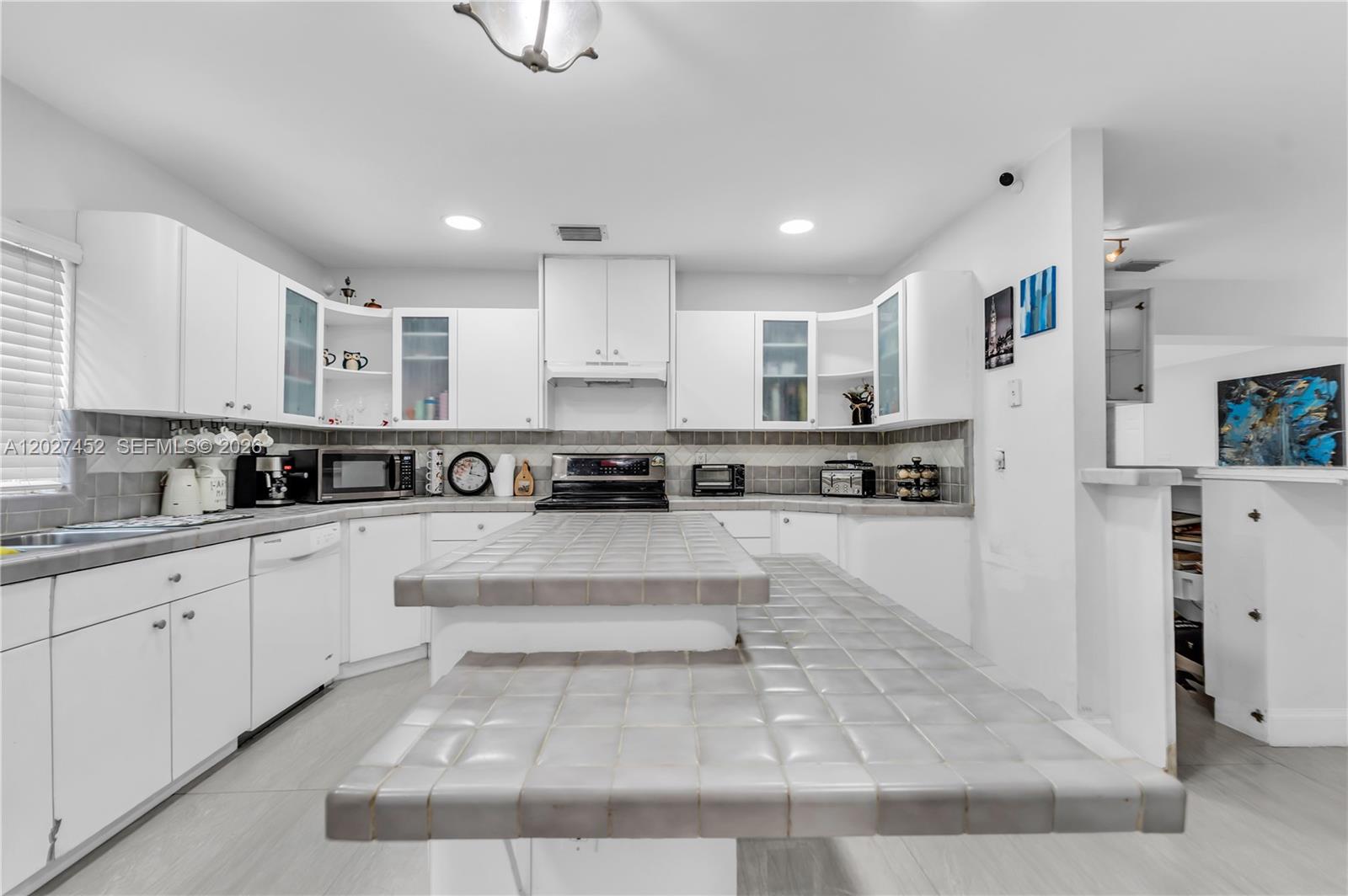 6284 SW 26th St, Miami FL 33155