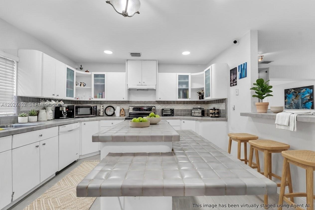 6284 SW 26th St, Miami FL 33155