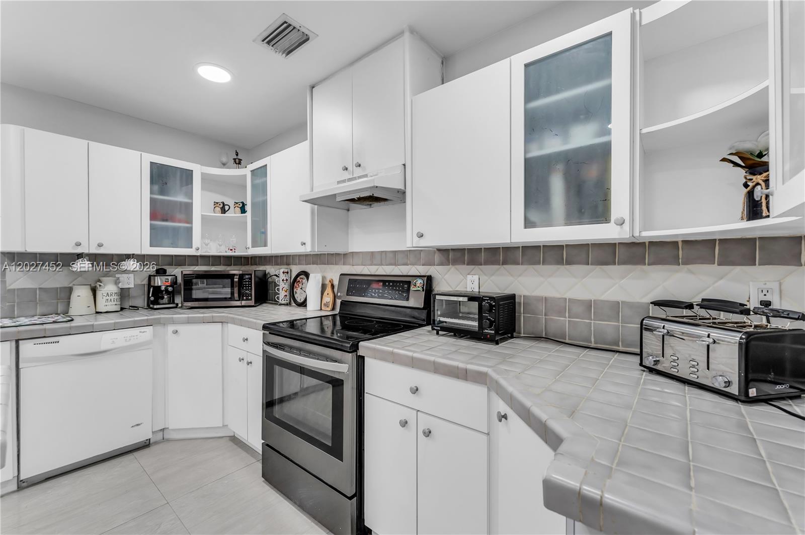 6284 SW 26th St, Miami FL 33155