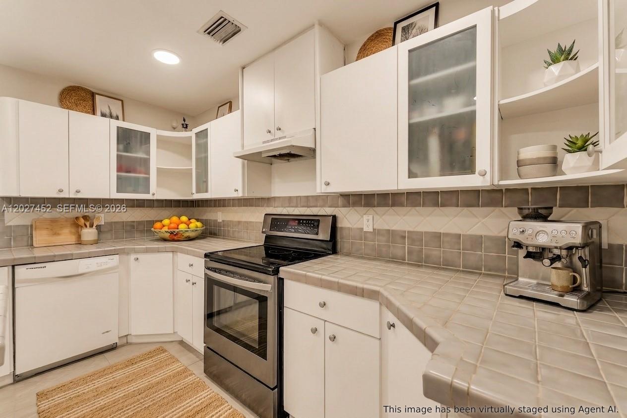 6284 SW 26th St, Miami FL 33155