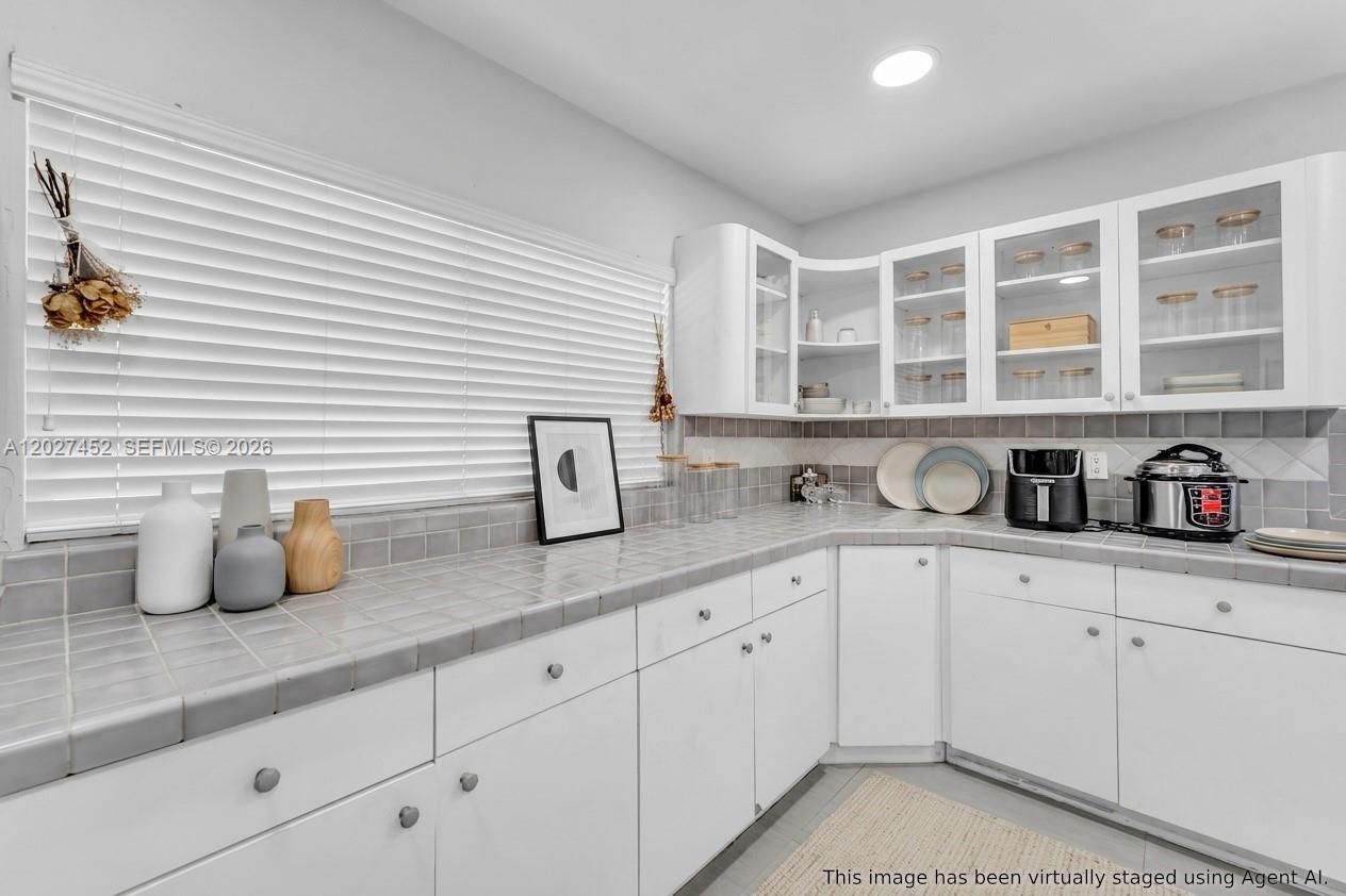 6284 SW 26th St, Miami FL 33155