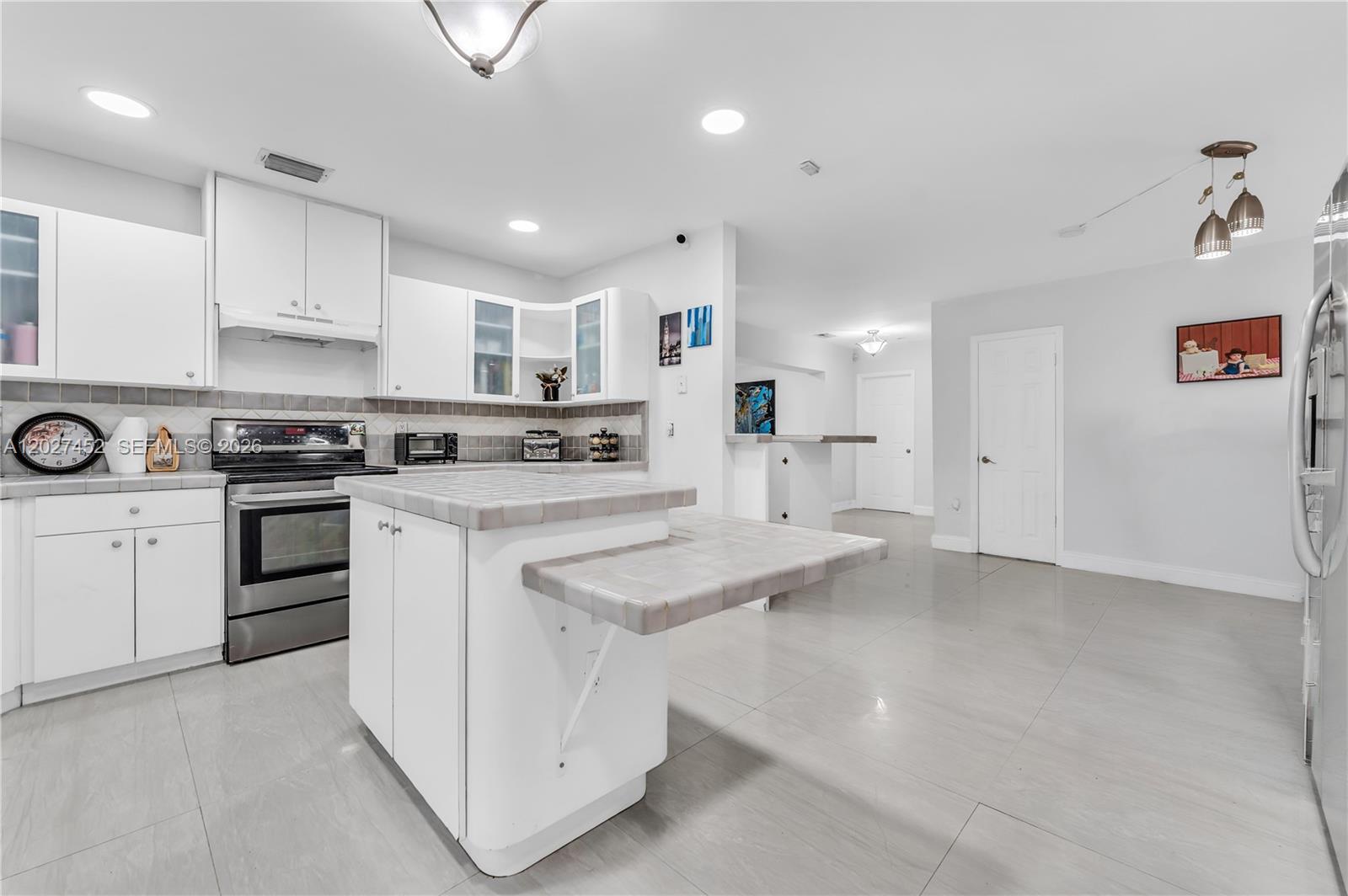 6284 SW 26th St, Miami FL 33155