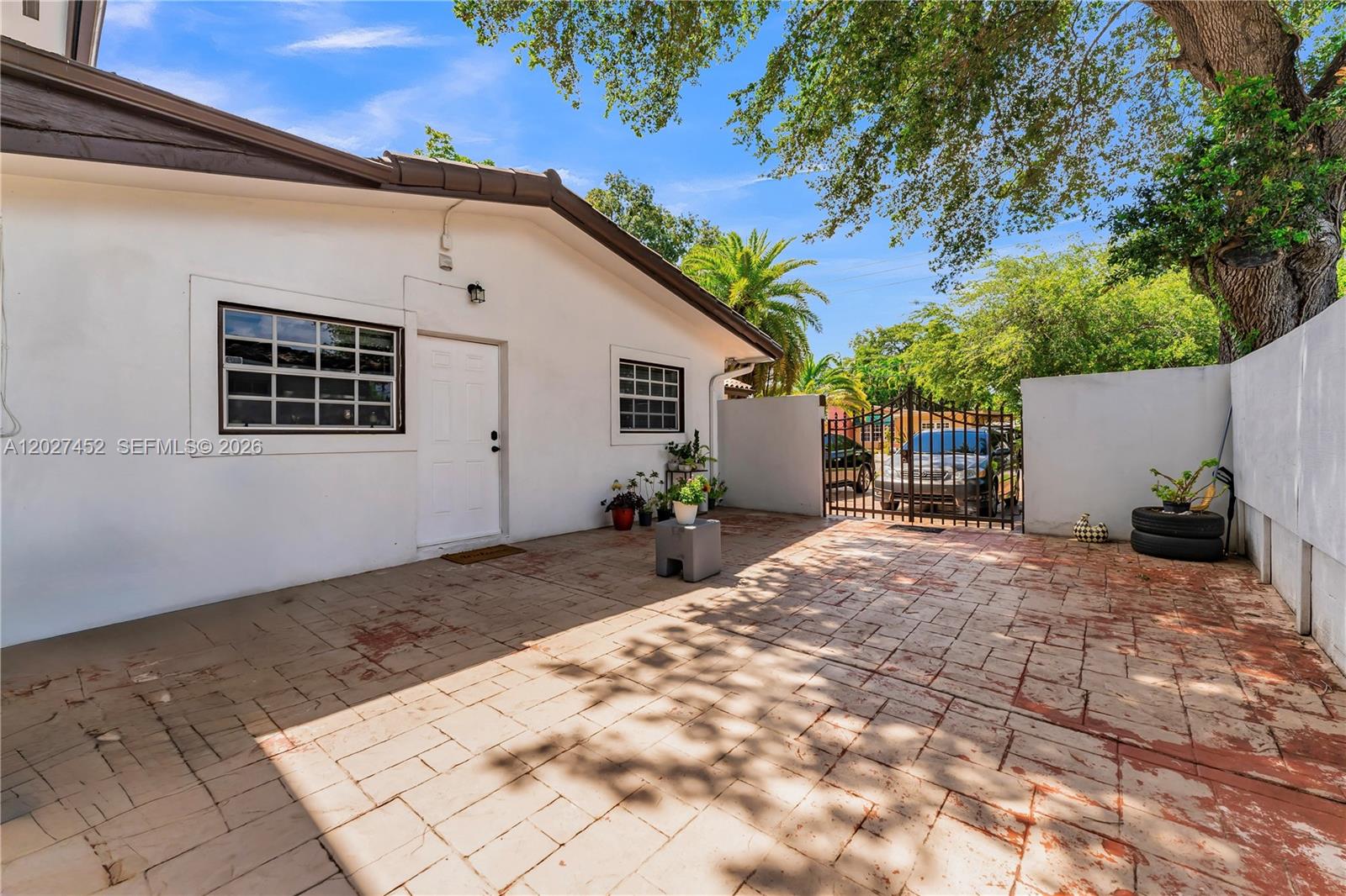 6284 SW 26th St, Miami FL 33155