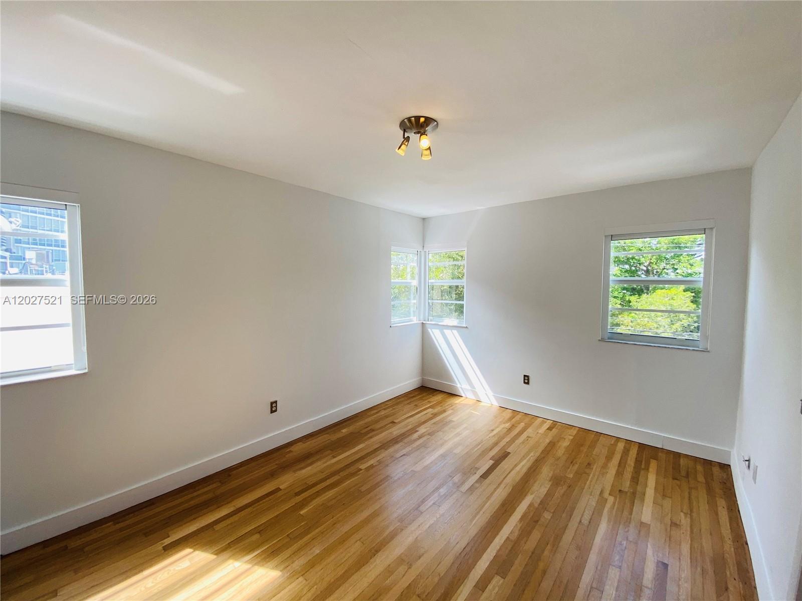 6881 Bay Dr #11, Miami Beach FL 33141