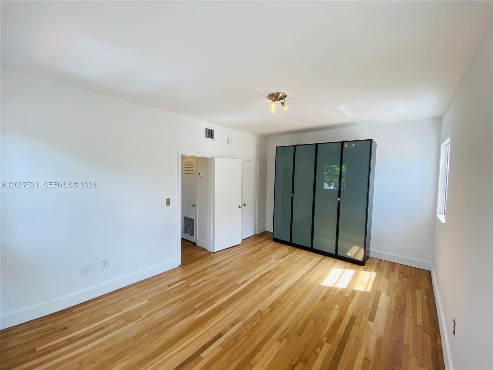6881 Bay Dr #11, Miami Beach FL 33141