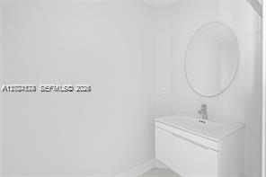 17111 Biscayne Blvd #1210, North Miami Beach FL 33160