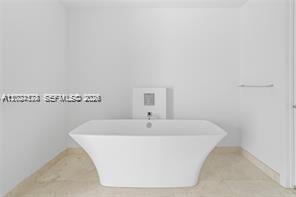17111 Biscayne Blvd #1210, North Miami Beach FL 33160