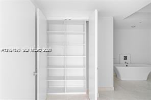 17111 Biscayne Blvd #1210, North Miami Beach FL 33160