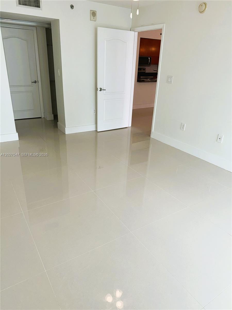 1200 Brickell Bay Dr #3903, Miami FL 33131