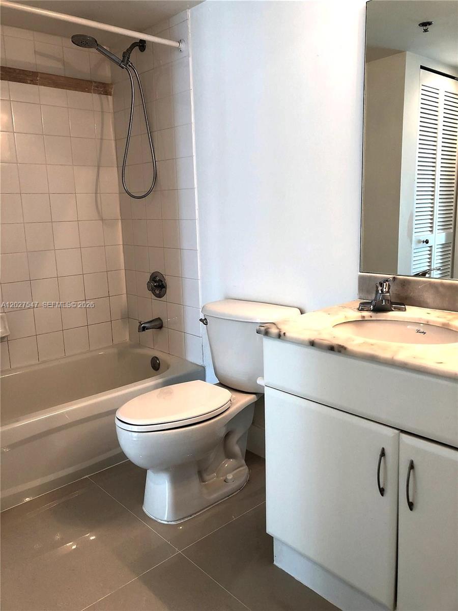 1200 Brickell Bay Dr #3903, Miami FL 33131