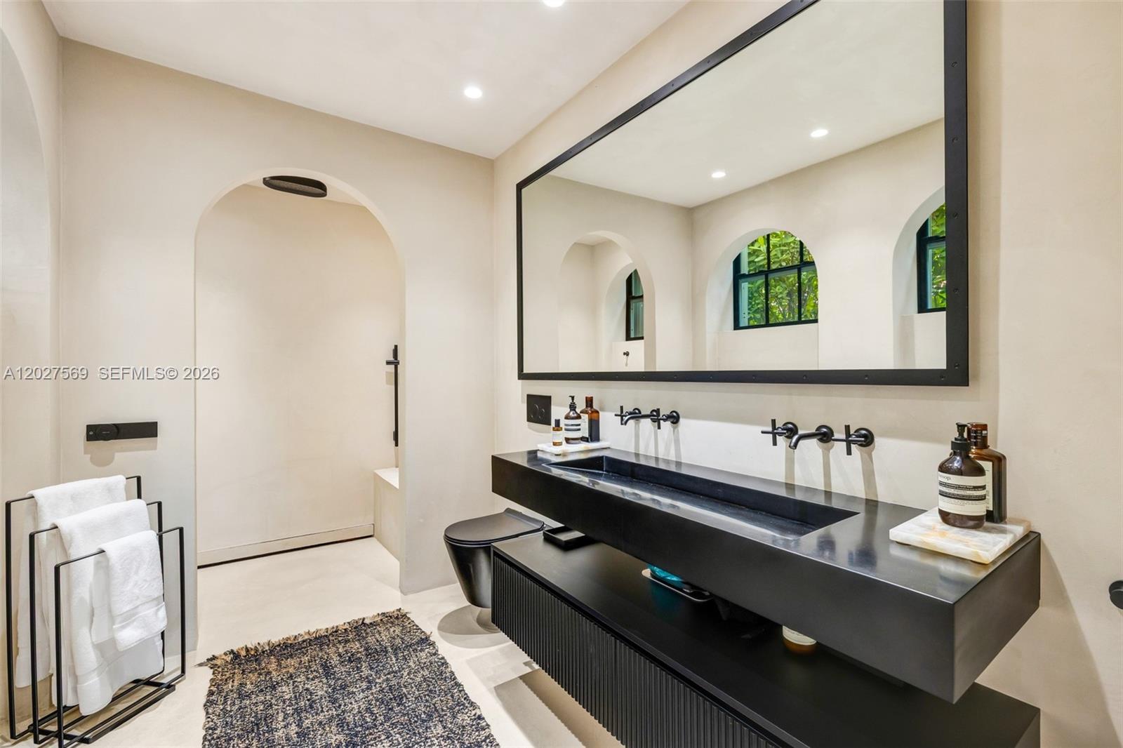 1225 Alhambra Cir, Coral Gables FL 33134