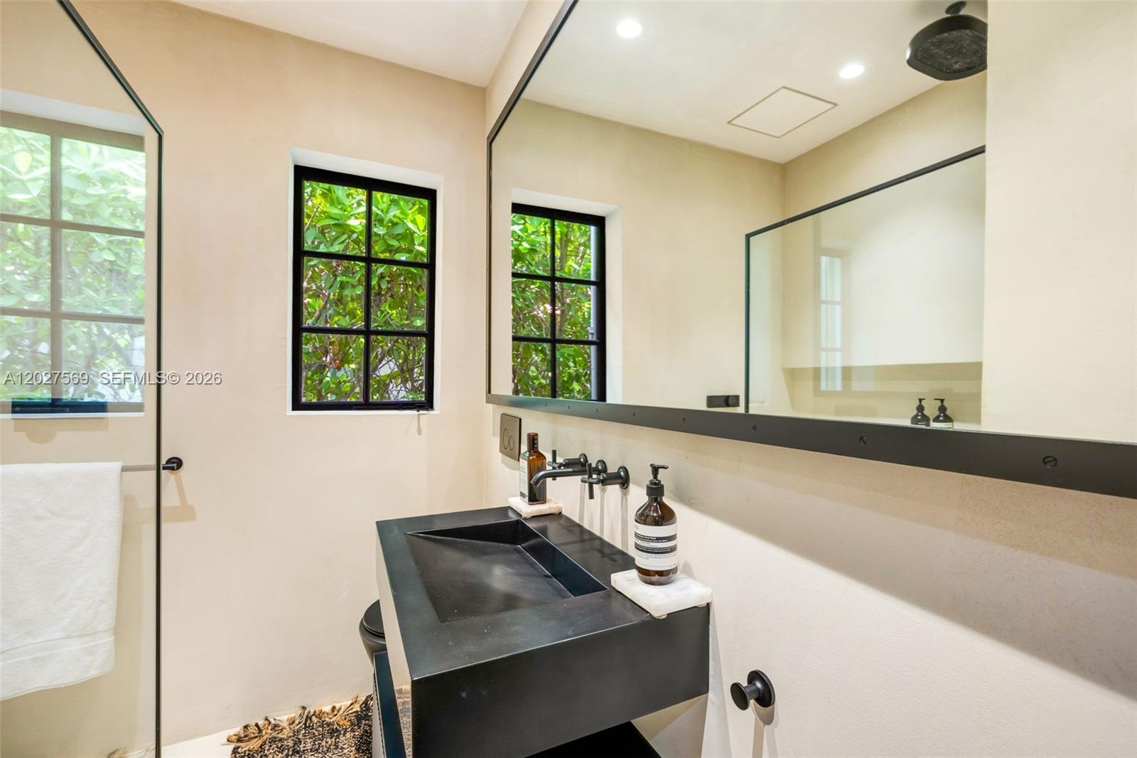1225 Alhambra Cir, Coral Gables FL 33134