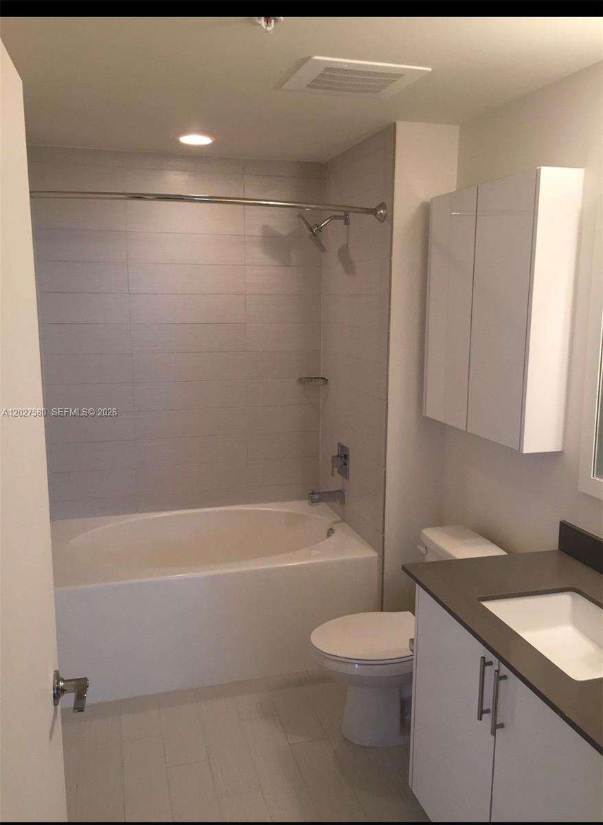 999 SW 1st Ave #2005, Miami FL 33130