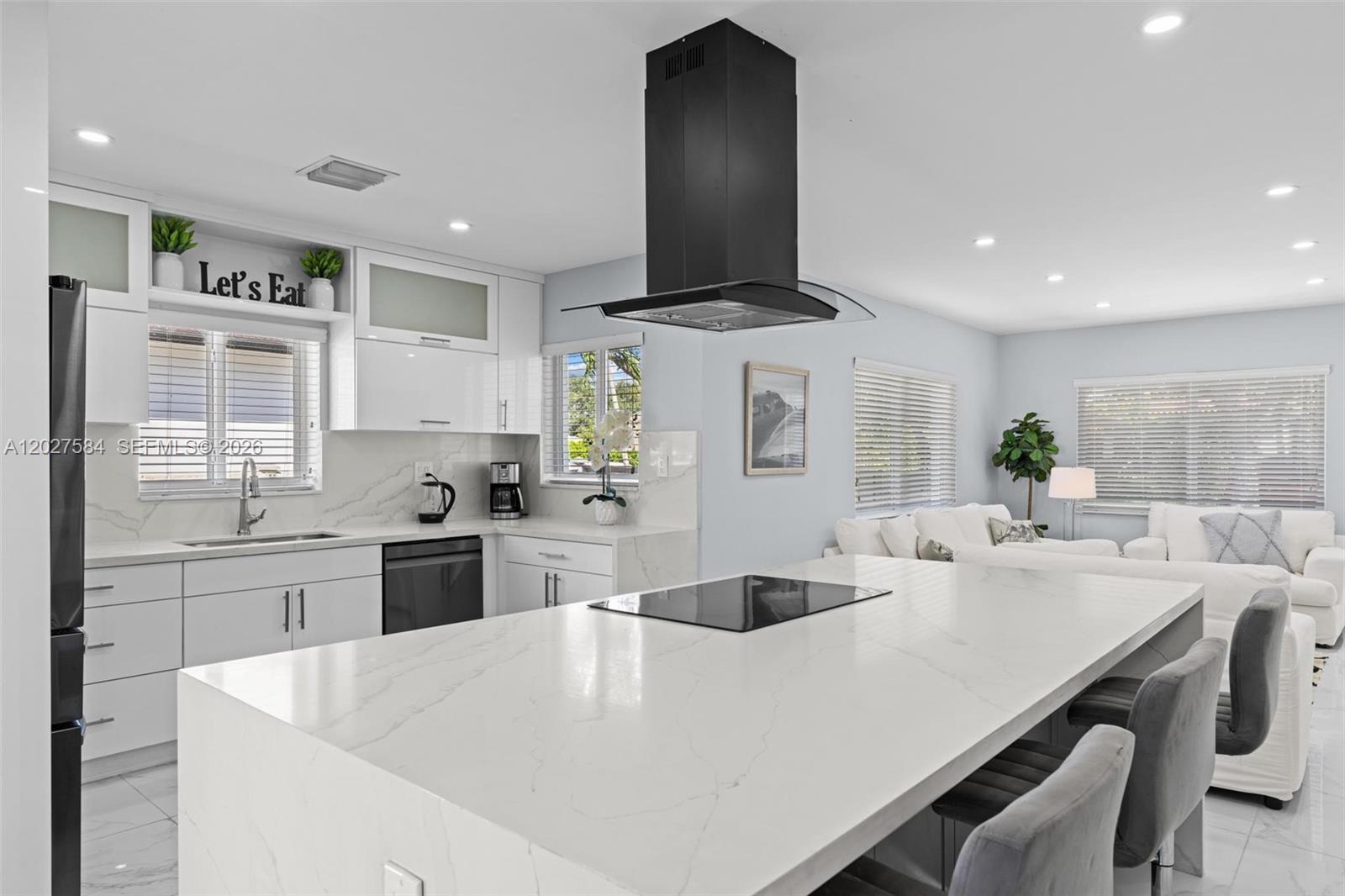 26 NE 88th St, El Portal FL 33138
