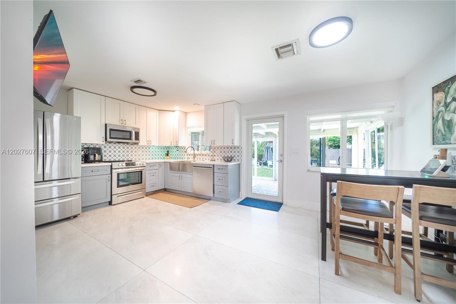 1101 NE 5th St, Hallandale Beach FL 33009