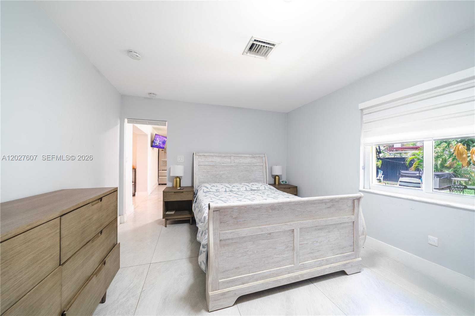 1101 NE 5th St, Hallandale Beach FL 33009