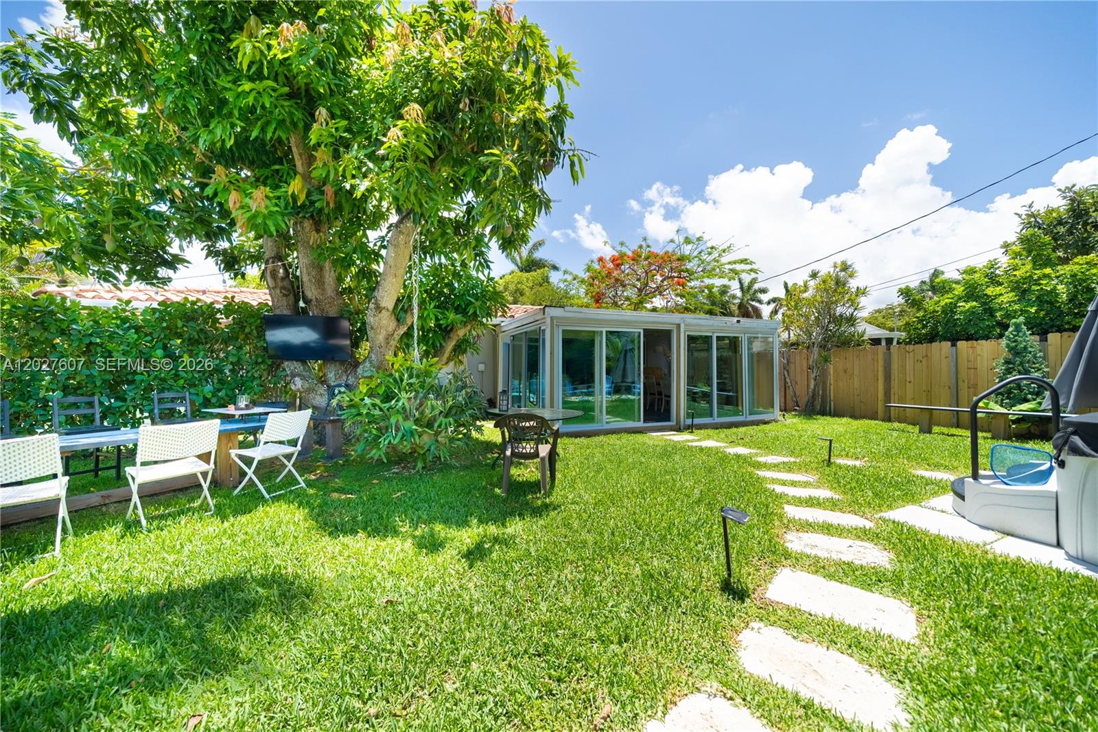1101 NE 5th St, Hallandale Beach FL 33009